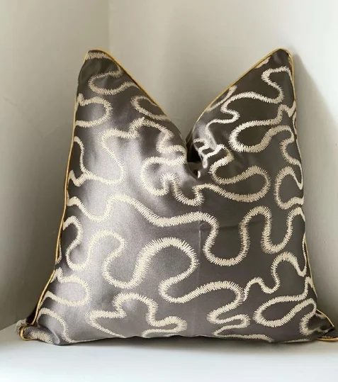 Cream Pattern on Blend Pillow