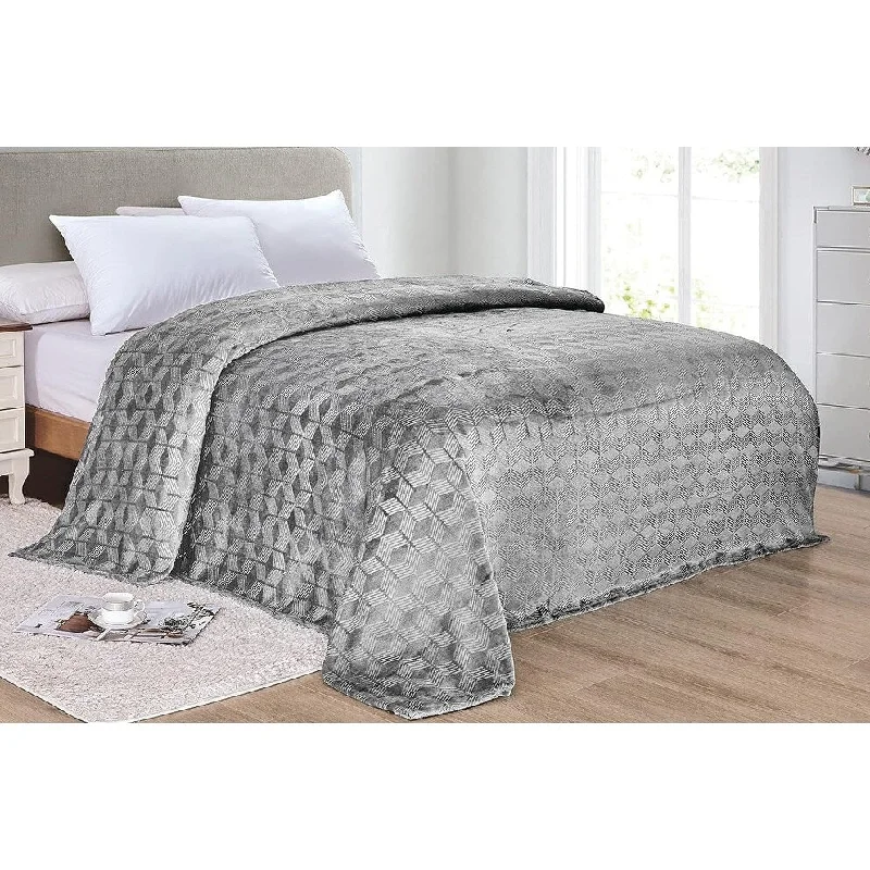 Ultra Plush by Décor&More King Size Chevron Arrow Jacquard Microplush Blanket (102" x 90") - Grey